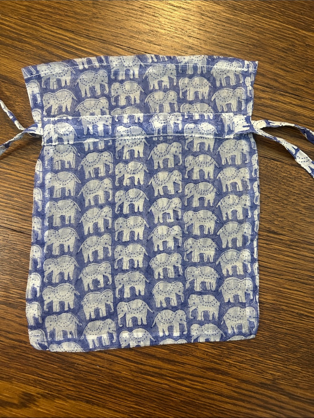 Roller Rabbit Blue Elephant Print Drawstring Pouch - - Picture 3 of 3